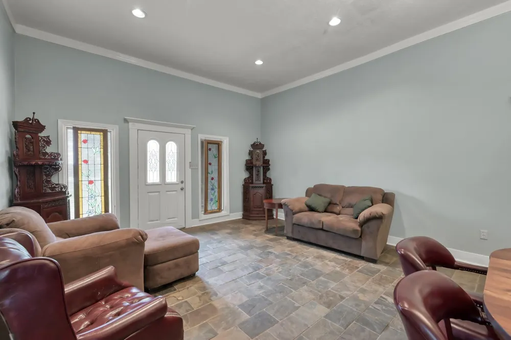 276 Walker Loop Huntsville, TX 77340