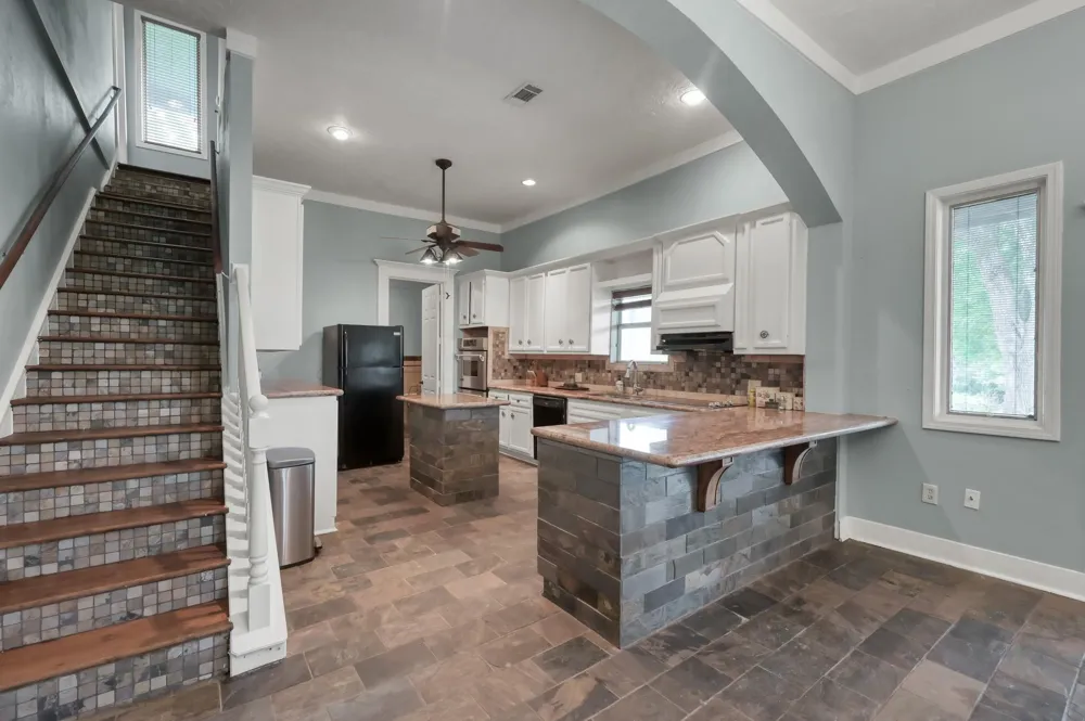 276 Walker Loop Huntsville, TX 77340
