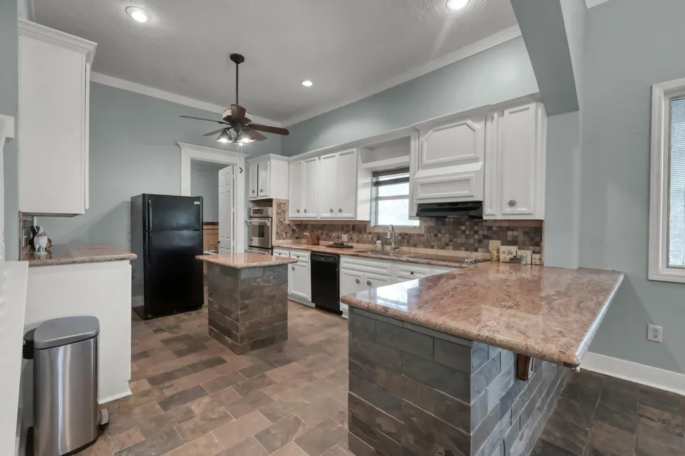 276 Walker Loop Huntsville, TX 77340