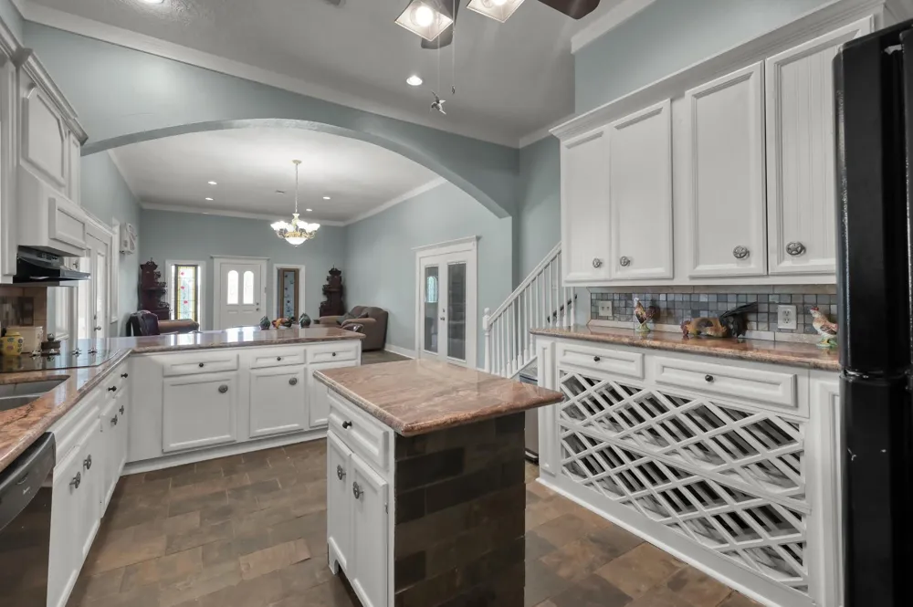 276 Walker Loop Huntsville, TX 77340