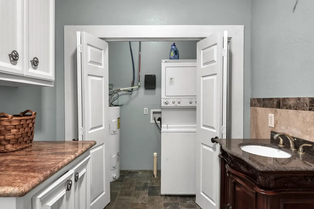 276 Walker Loop Huntsville, TX 77340