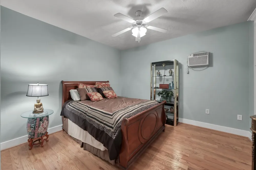 276 Walker Loop Huntsville, TX 77340