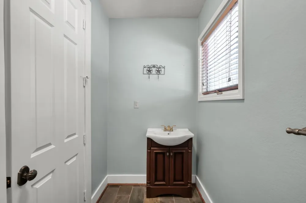 276 Walker Loop Huntsville, TX 77340