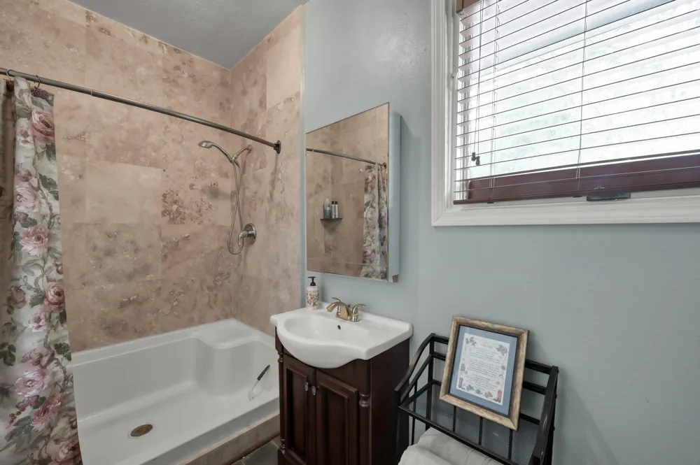 276 Walker Loop Huntsville, TX 77340