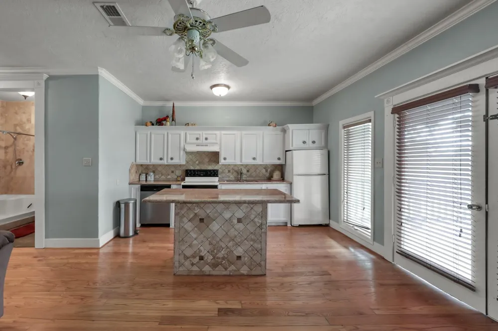 276 Walker Loop Huntsville, TX 77340