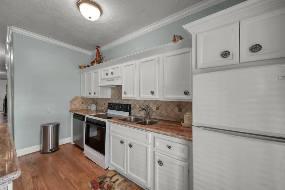 276 Walker Loop Huntsville, TX 77340