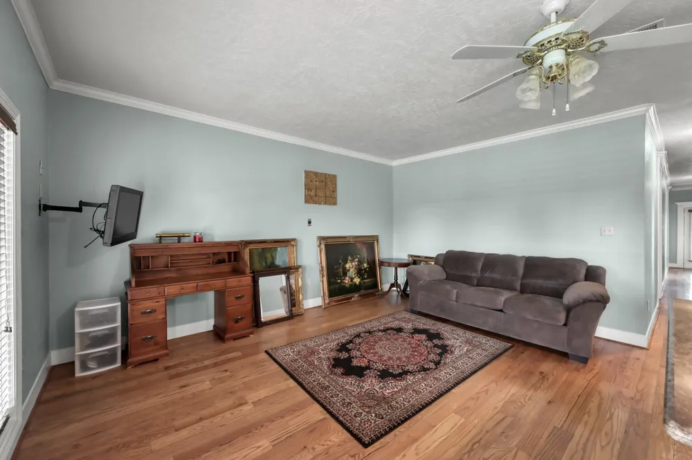 276 Walker Loop Huntsville, TX 77340