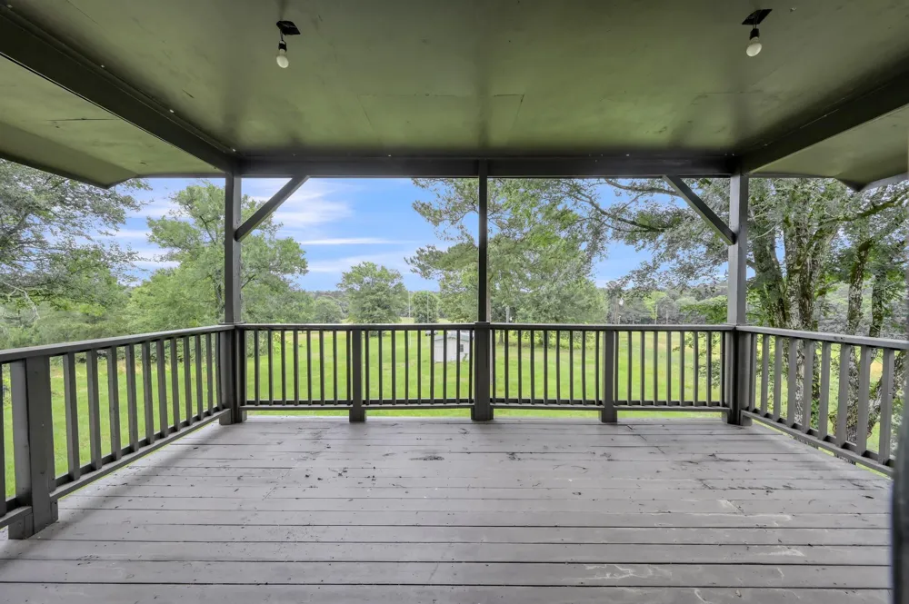 276 Walker Loop Huntsville, TX 77340