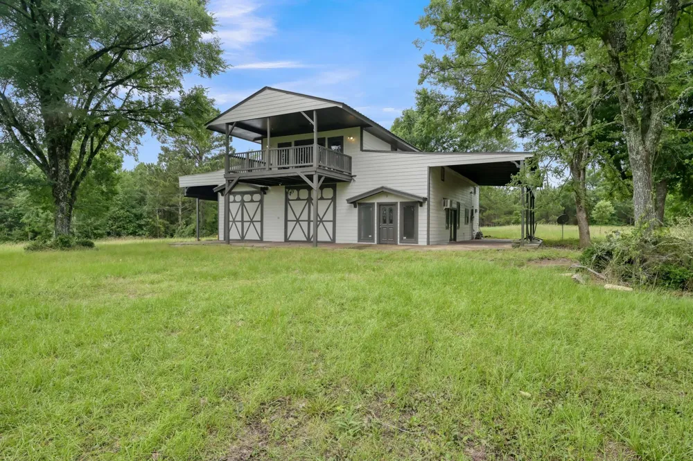 276 Walker Loop Huntsville, TX 77340