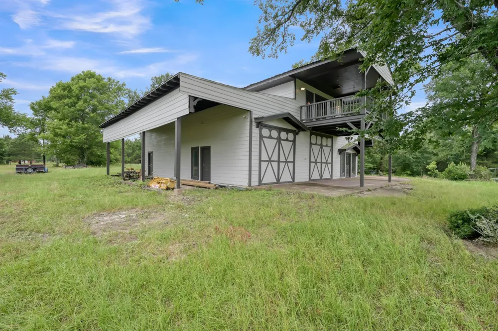 276 Walker Loop Huntsville, TX 77340