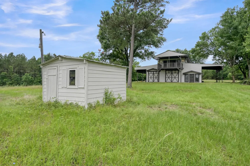 276 Walker Loop Huntsville, TX 77340