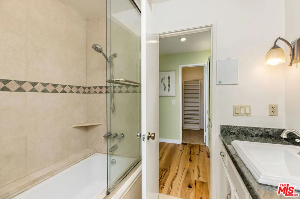 8828 Pershing Drive #112 Playa del Rey, CA 90293