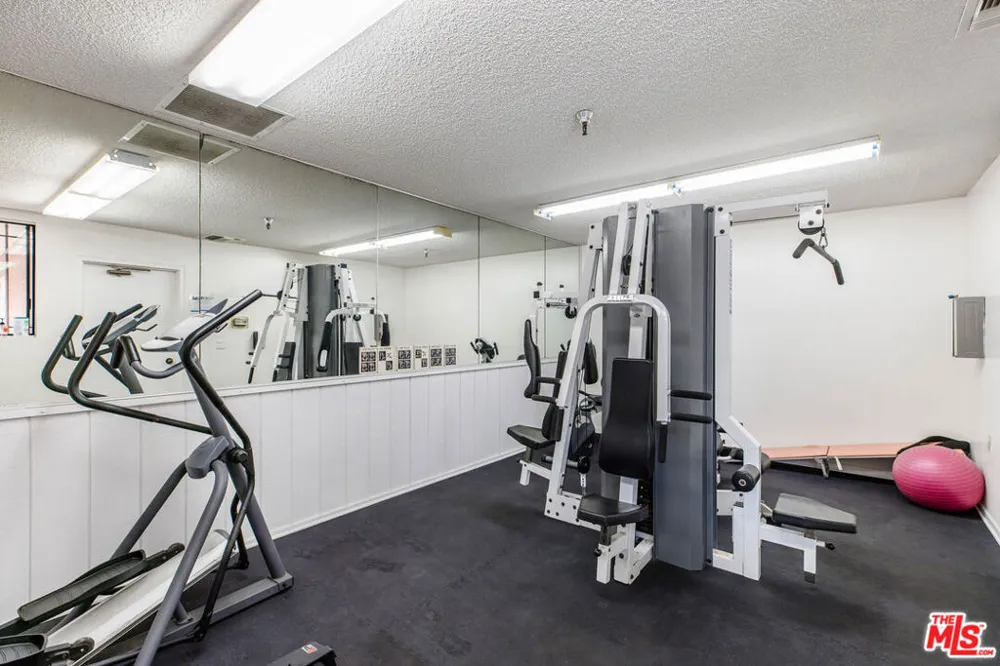 8828 Pershing Drive #112 Playa del Rey, CA 90293