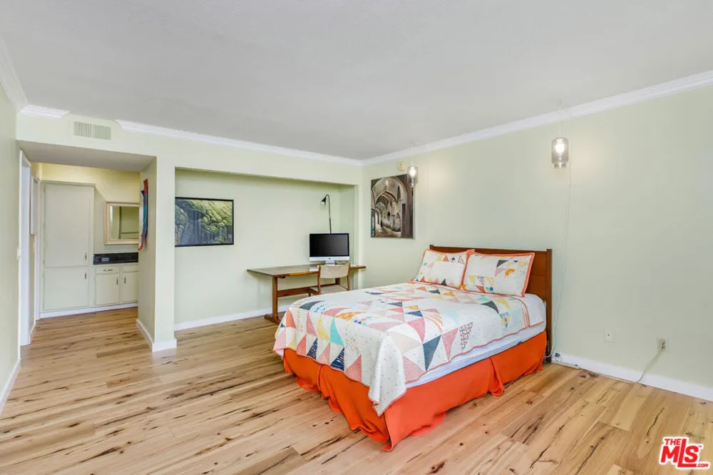 8828 Pershing Drive #112 Playa del Rey, CA 90293