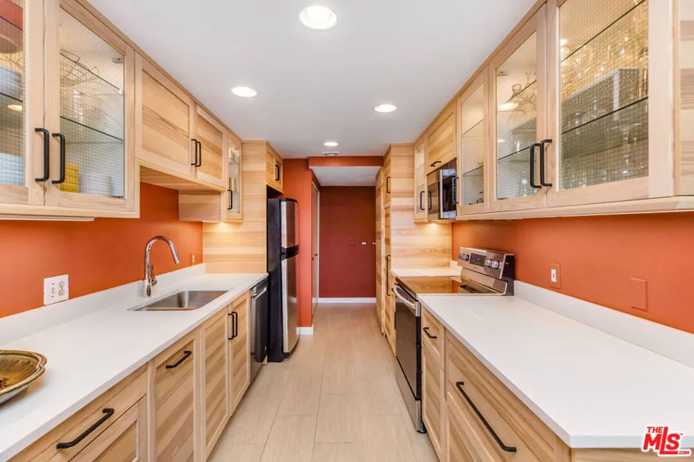 8828 Pershing Drive #112 Playa del Rey, CA 90293