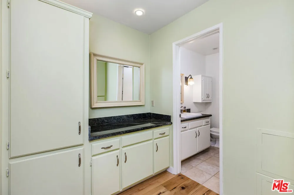 8828 Pershing Drive #112 Playa del Rey, CA 90293