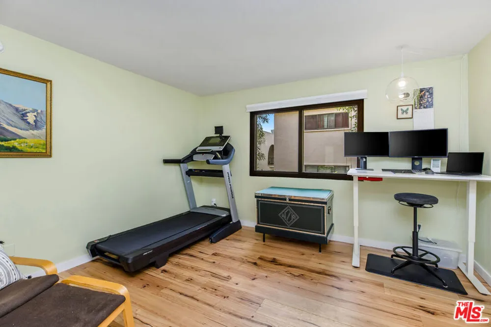 8828 Pershing Drive #112 Playa del Rey, CA 90293