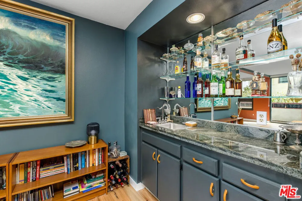8828 Pershing Drive #112 Playa del Rey, CA 90293