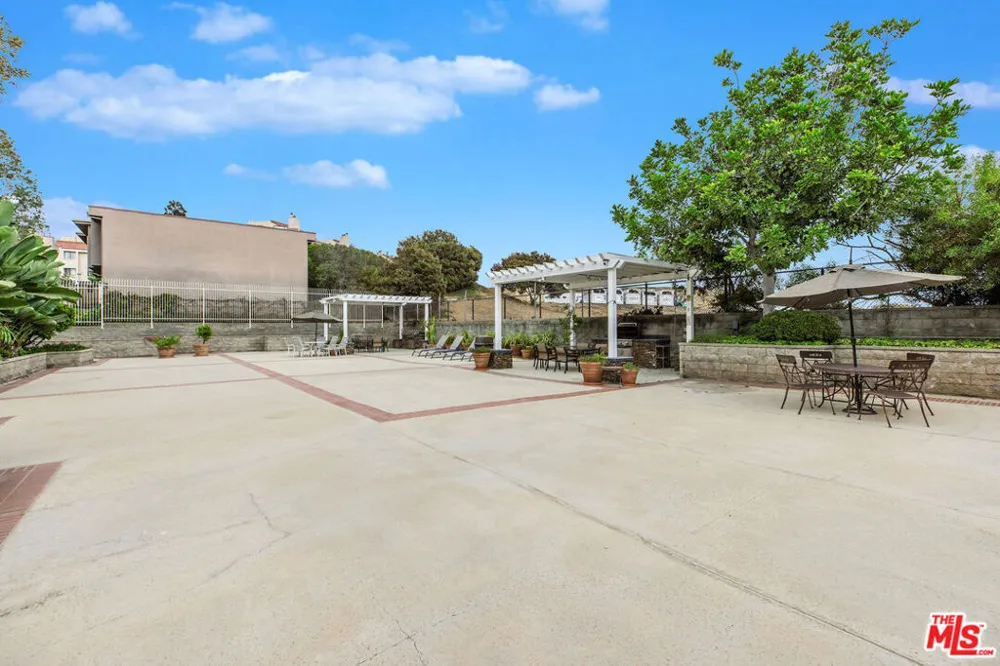 8828 Pershing Drive #112 Playa del Rey, CA 90293