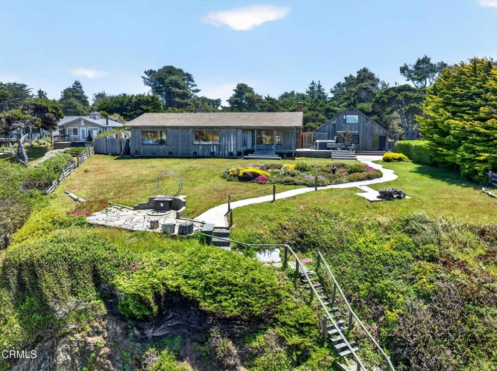 16861 Ocean Drive Fort Bragg, CA 95437