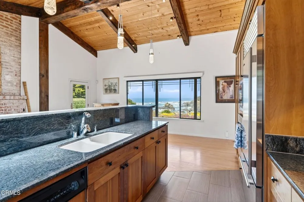 16861 Ocean Drive Fort Bragg, CA 95437