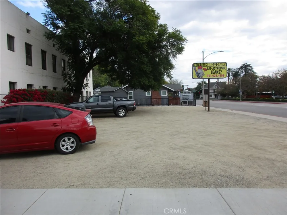 3260 MAIN Riverside, CA 92501