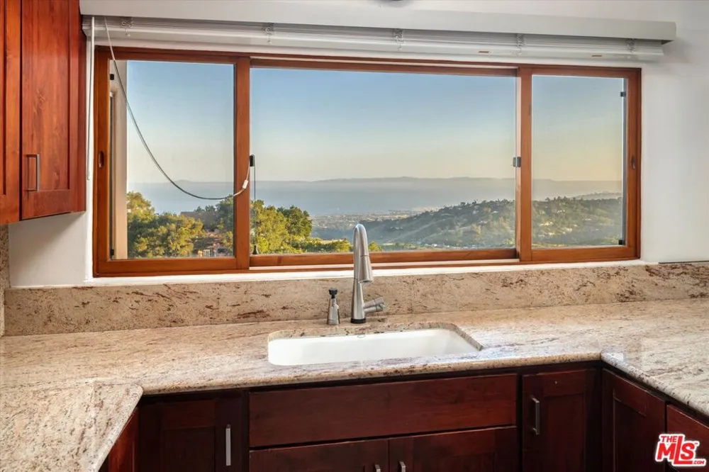 280 W Mountain Drive Santa Barbara, CA 93103