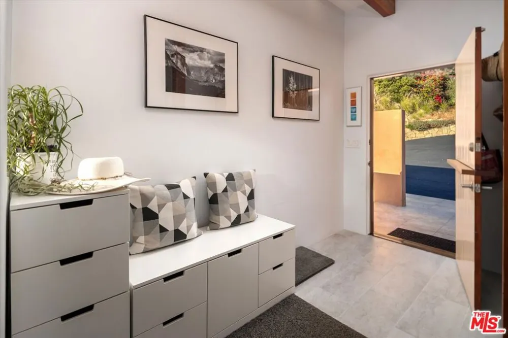 280 W Mountain Drive Santa Barbara, CA 93103