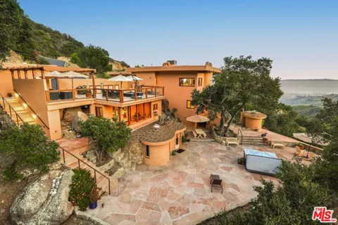 280 W Mountain Drive