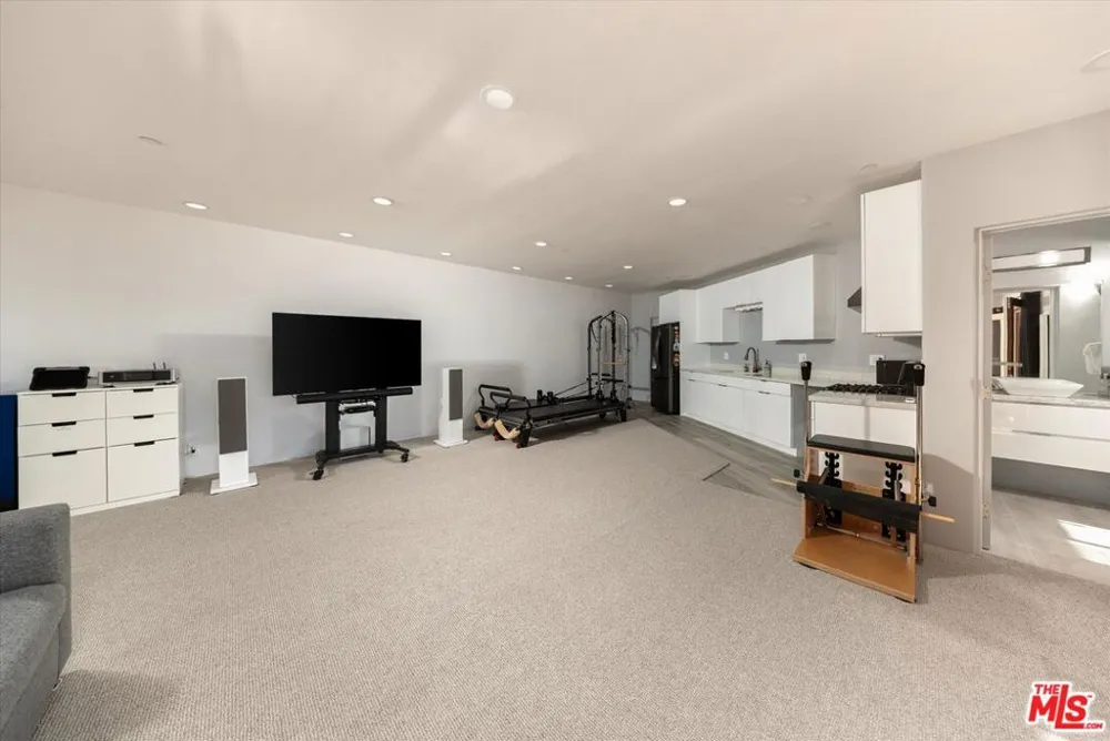 280 W Mountain Drive Santa Barbara, CA 93103