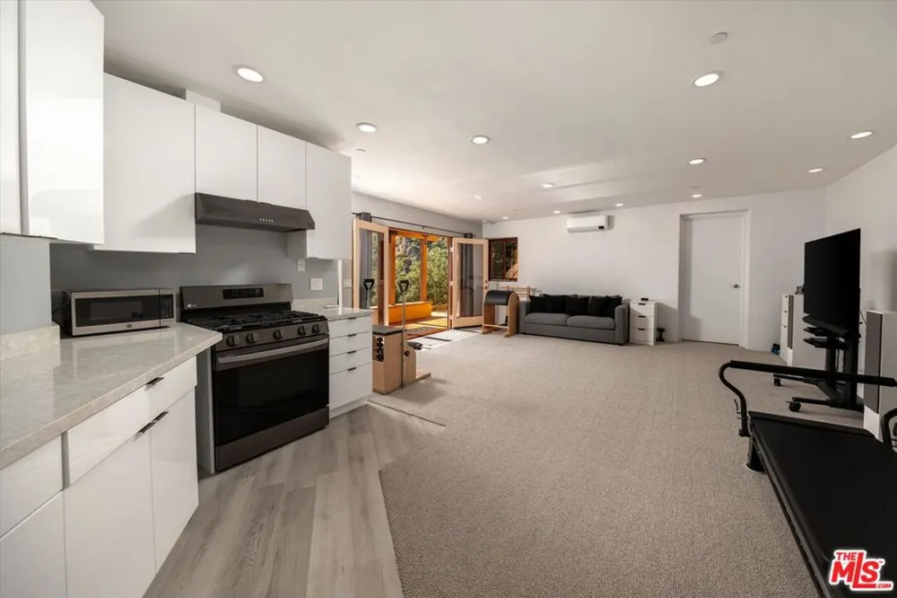 280 W Mountain Drive Santa Barbara, CA 93103