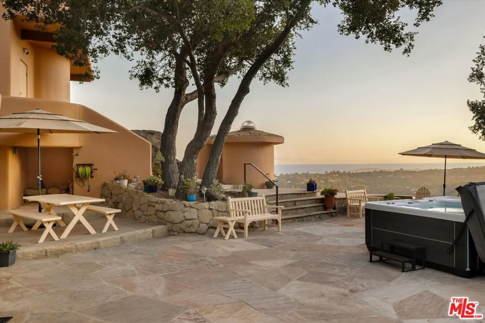 280 W Mountain Drive Santa Barbara, CA 93103