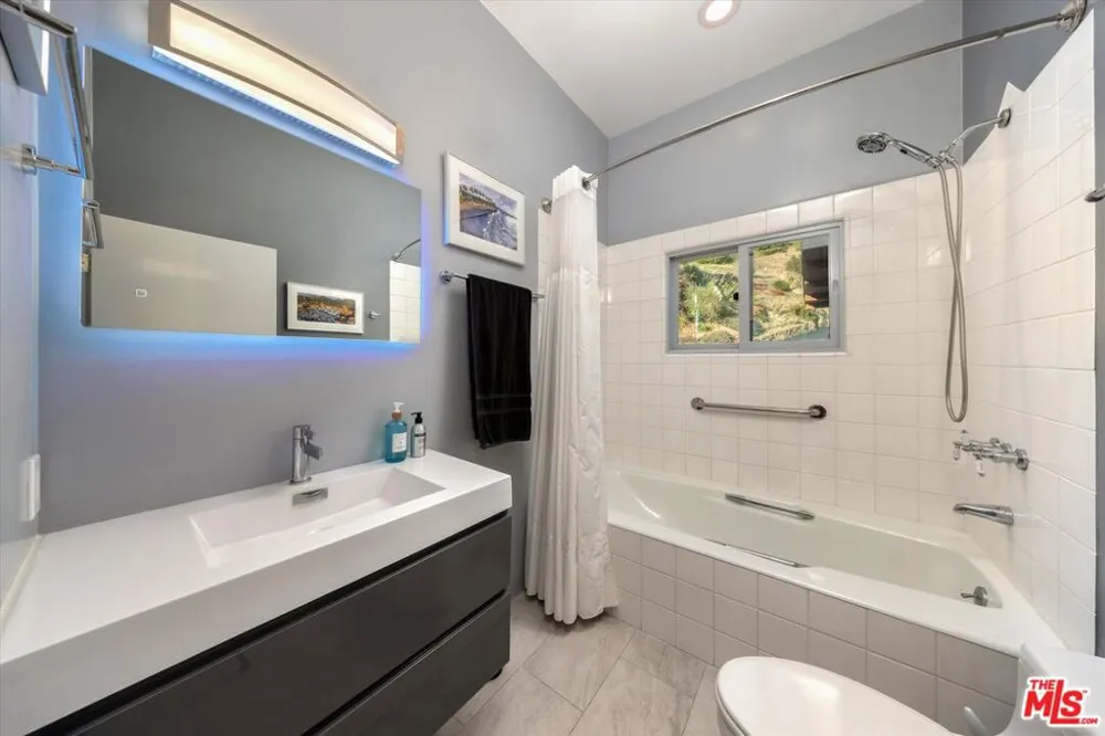 280 W Mountain Drive Santa Barbara, CA 93103