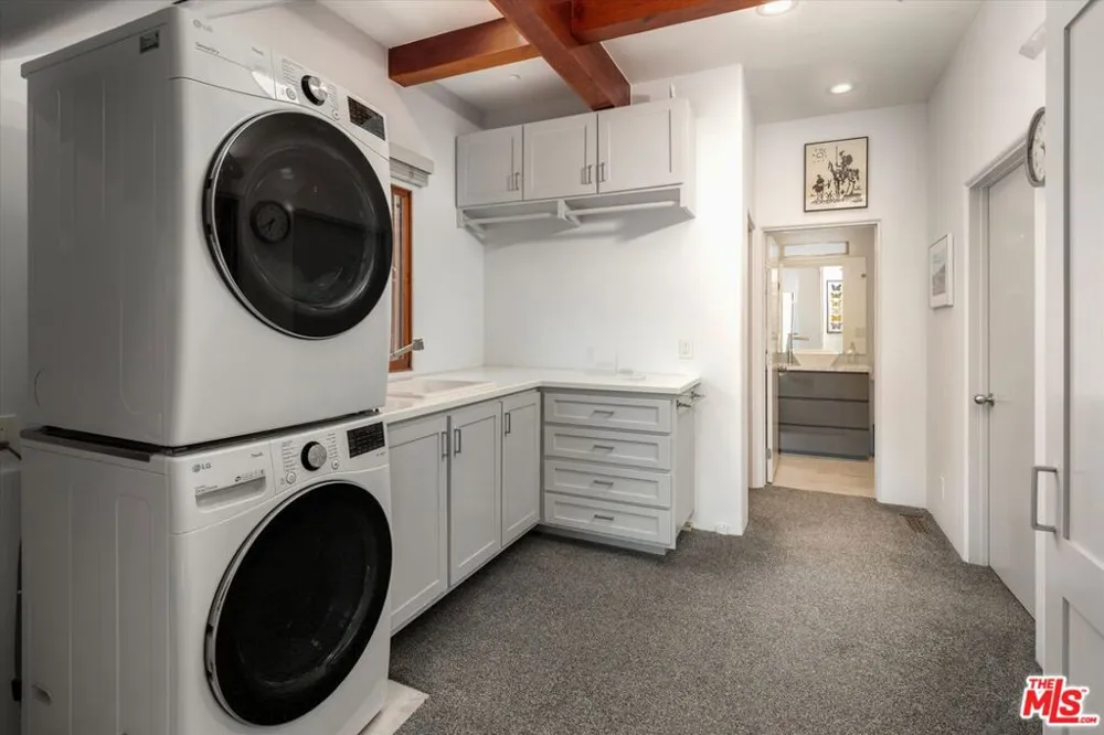 280 W Mountain Drive Santa Barbara, CA 93103