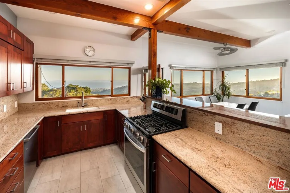 280 W Mountain Drive Santa Barbara, CA 93103
