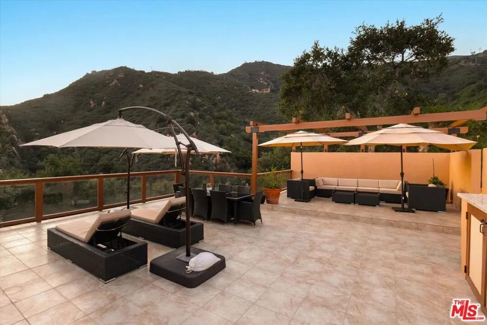 280 W Mountain Drive Santa Barbara, CA 93103