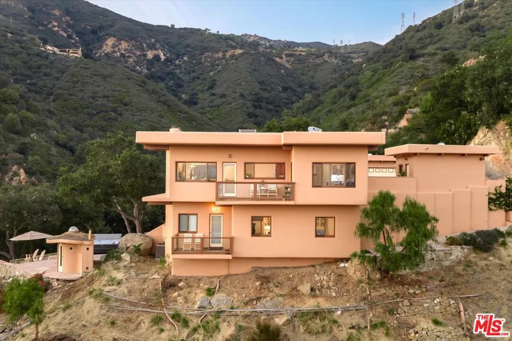 280 W Mountain Drive Santa Barbara, CA 93103