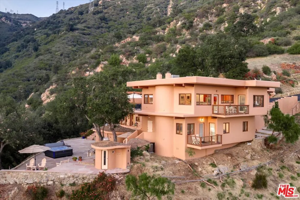 280 W Mountain Drive Santa Barbara, CA 93103