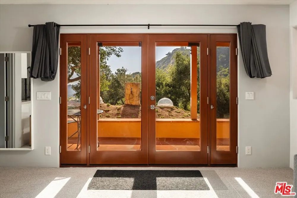 280 W Mountain Drive Santa Barbara, CA 93103