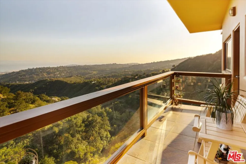 280 W Mountain Drive Santa Barbara, CA 93103