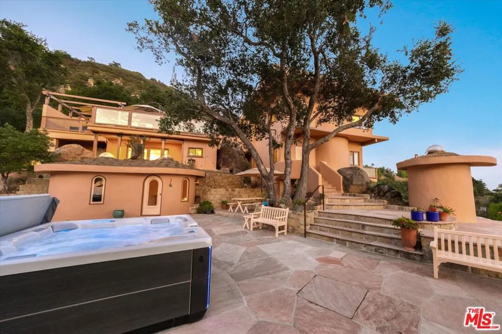 280 W Mountain Drive Santa Barbara, CA 93103