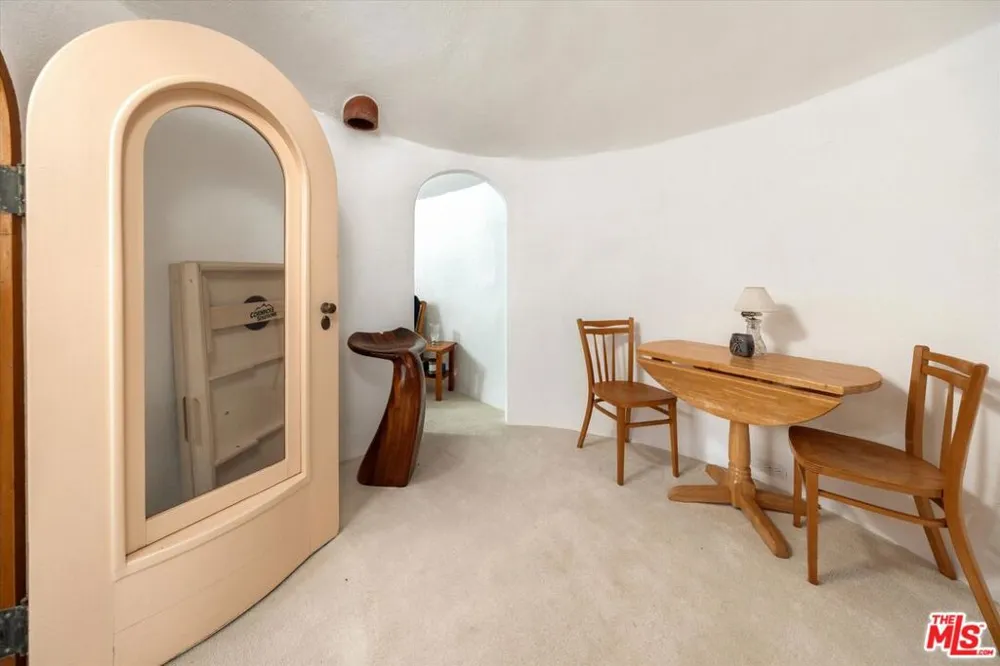 280 W Mountain Drive Santa Barbara, CA 93103