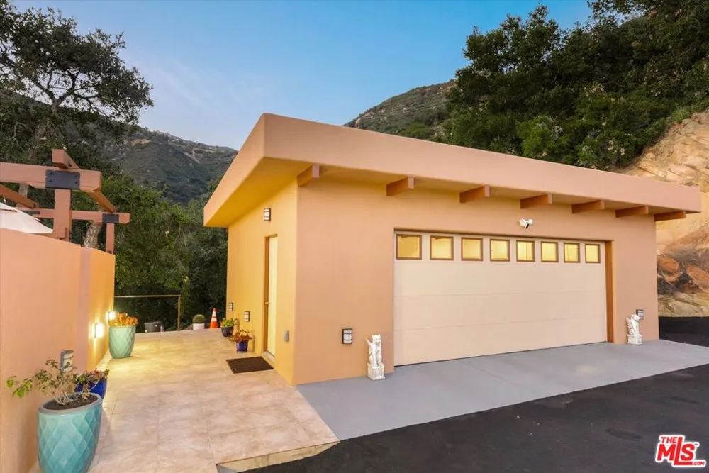 280 W Mountain Drive Santa Barbara, CA 93103
