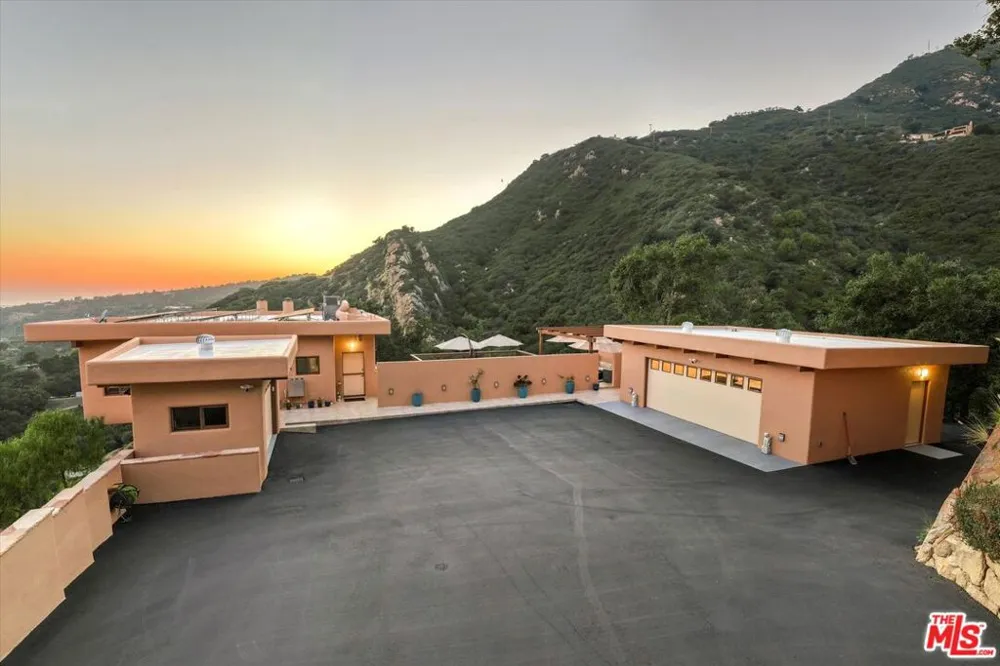 280 W Mountain Drive Santa Barbara, CA 93103