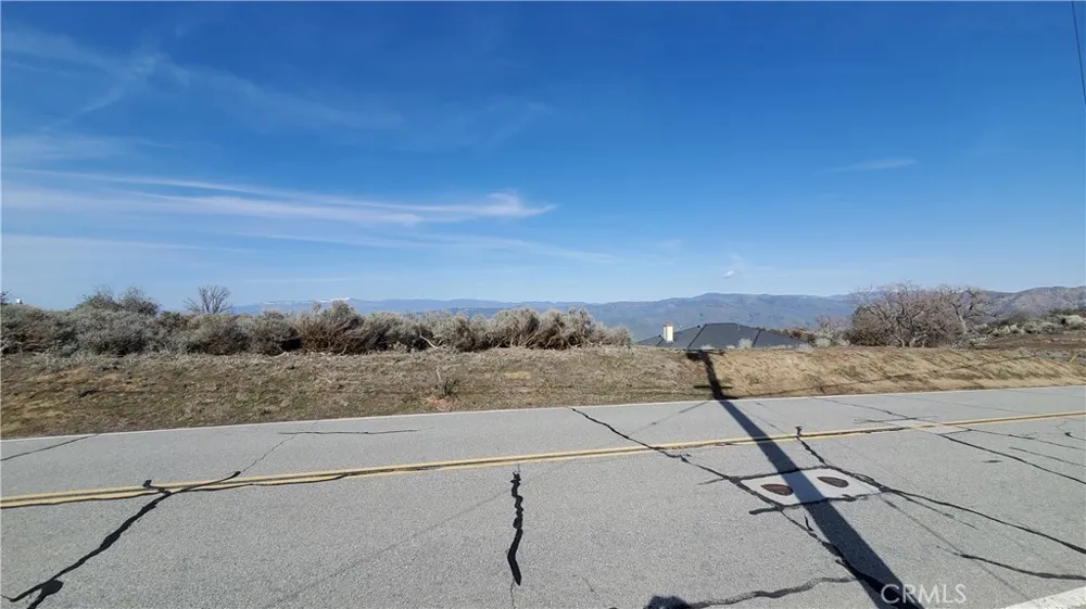 25041 Jacaranda Drive Tehachapi, CA 93561
