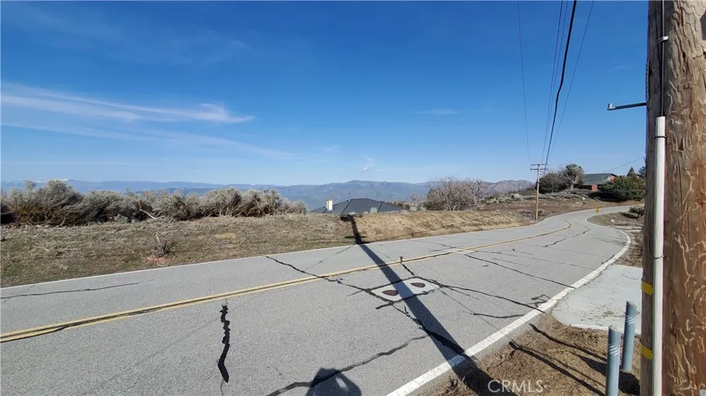 25041 Jacaranda Drive Tehachapi, CA 93561