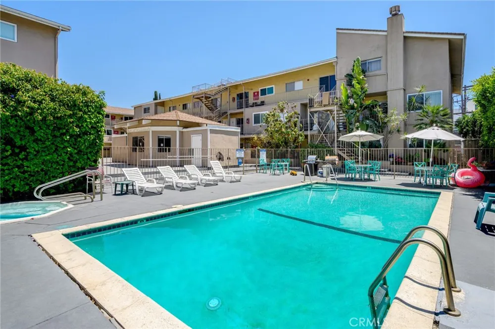 10757 Hortense Street #210 Toluca Lake, CA 91602
