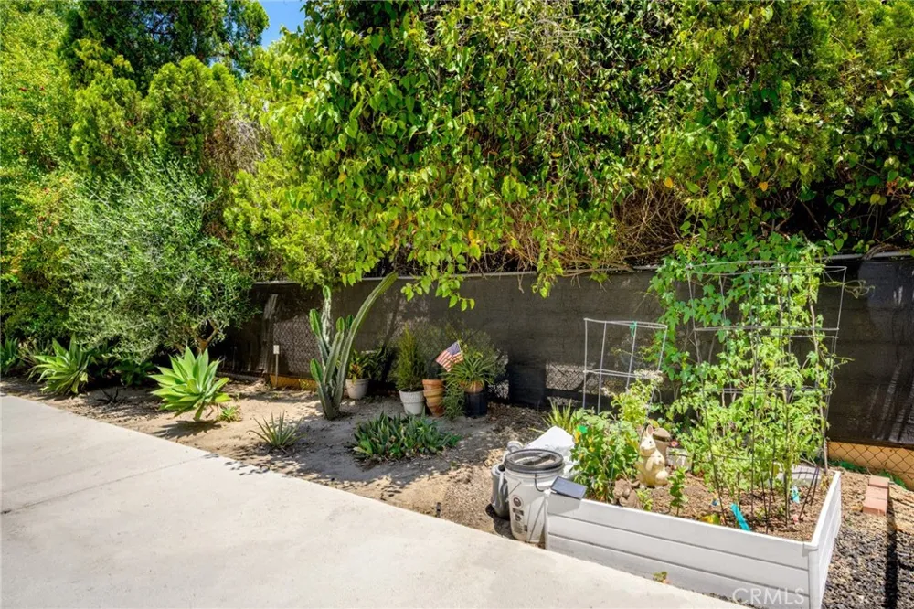 10757 Hortense Street #210 Toluca Lake, CA 91602