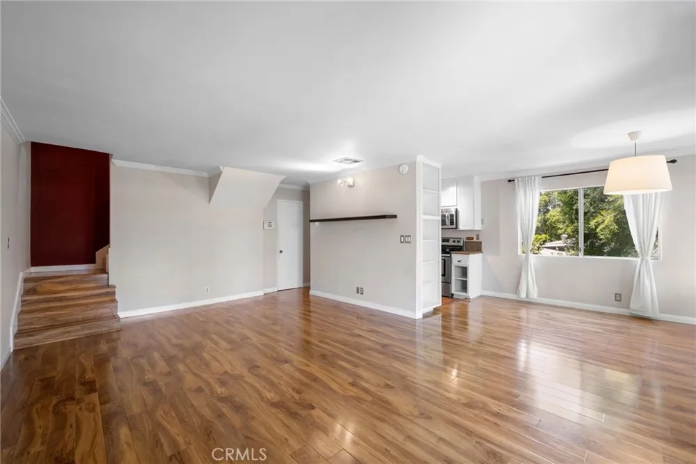 10757 Hortense Street #210 Toluca Lake, CA 91602