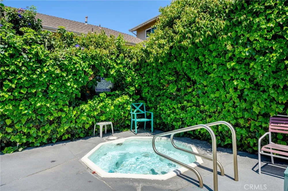 10757 Hortense Street #210 Toluca Lake, CA 91602